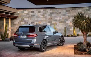 Cars wallpapers BMW X7 xDrive40i - 2022