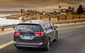 Cars wallpapers Chrysler Pacifica Limited - 2016