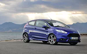 Cars wallpapers Ford Fiesta ST 3door - 2013