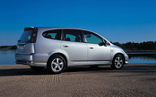 Cars wallpapers Honda Stream - 2004