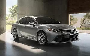 Cars wallpapers Toyota Camry Hybrid XLE US-spec - 2017