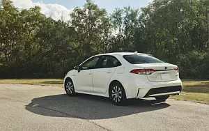 Cars wallpapers Toyota Corolla LE Hybrid Sedan US-spec - 2019