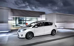 Cars wallpapers Toyota Verso - 2013