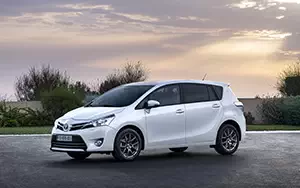 Cars wallpapers Toyota Verso - 2013