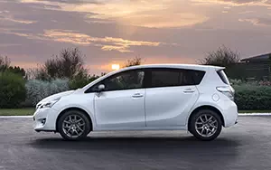 Cars wallpapers Toyota Verso - 2013