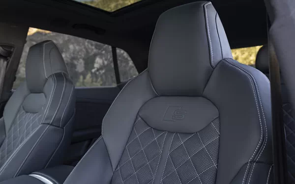 Cars wallpapers Audi SQ8 TFSI quattro (Chili Red Metallic) US-spec - 2025