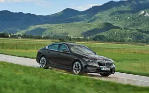 Cars wallpapers BMW 530e (Sophisto Grey Metallic) - 2023