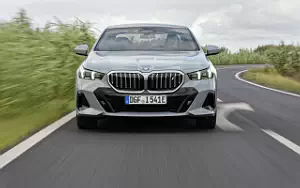 Cars wallpapers BMW i5 eDrive40 M Sport (Brooklyn Grey Metallic) - 2023
