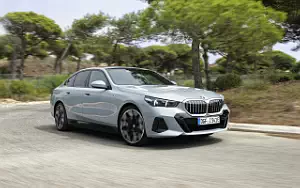 Cars wallpapers BMW i5 eDrive40 M Sport (Brooklyn Grey Metallic) - 2023