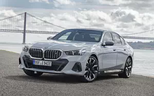 Cars wallpapers BMW i5 eDrive40 M Sport (Brooklyn Grey Metallic) - 2023