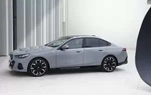 Cars wallpapers BMW i5 eDrive40 M Sport (Brooklyn Grey Metallic) - 2023