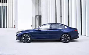 Cars wallpapers BMW i5 eDrive40 M Sport (Tanzanite Blue Metallic) - 2023