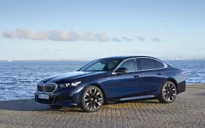 Cars wallpapers BMW i5 eDrive40 M Sport (Tanzanite Blue Metallic) - 2023