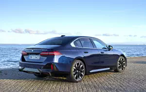 Cars wallpapers BMW i5 eDrive40 M Sport (Tanzanite Blue Metallic) - 2023