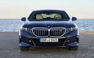 Cars wallpapers BMW i5 eDrive40 M Sport (Tanzanite Blue Metallic) - 2023