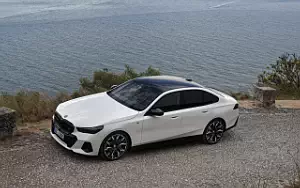 Cars wallpapers BMW i5 M60 xDrive (Alpine White Metallic) - 2023