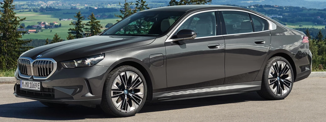 Cars wallpapers BMW 530e (Sophisto Grey Metallic) - 2023 - Car wallpapers