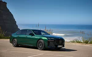 Cars wallpapers BMW i7 M70 xDrive (Aurora Diamond Green) - 2023