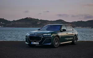 Cars wallpapers BMW i7 M70 xDrive (Aurora Diamond Green) - 2023