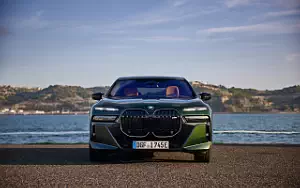 Cars wallpapers BMW i7 M70 xDrive (Aurora Diamond Green) - 2023