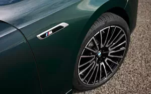 Cars wallpapers BMW i7 M70 xDrive (Aurora Diamond Green) - 2023