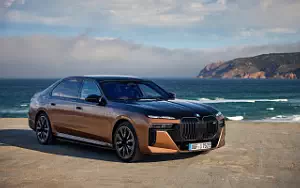 Cars wallpapers BMW i7 M70 xDrive (Two Tone Liquid Copper Sapphire Black) - 2023