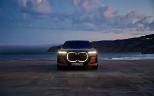 Cars wallpapers BMW i7 M70 xDrive (Two Tone Liquid Copper Sapphire Black) - 2023