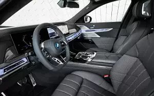 Cars wallpapers BMW i7 M70 xDrive (Two Tone Liquid Copper Sapphire Black) - 2023