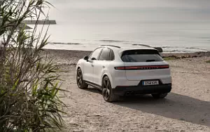 Cars wallpapers Porsche Cayenne S E-Hybrid (Carrara White Metallic) - 2023