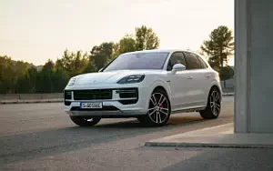 Cars wallpapers Porsche Cayenne Turbo E-Hybrid (Carrara White Metallic) - 2023