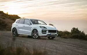 Cars wallpapers Porsche Cayenne Turbo E-Hybrid (Carrara White Metallic) - 2023