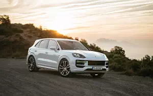 Cars wallpapers Porsche Cayenne Turbo E-Hybrid (Carrara White Metallic) - 2023