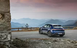 Cars wallpapers Porsche Macan T (Gentian Blue Metallic) - 2022