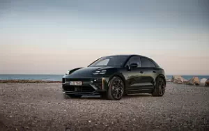 Cars wallpapers Porsche Macan Turbo (Porsche Racing Green Metallic) - 2024