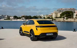 Cars wallpapers Porsche Macan Turbo (Speed Yellow) - 2024