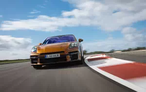 Cars wallpapers Porsche Panamera Turbo E-Hybrid (Madeira Gold Metallic) - 2024