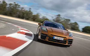 Cars wallpapers Porsche Panamera Turbo E-Hybrid (Madeira Gold Metallic) - 2024