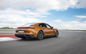 Cars wallpapers Porsche Panamera Turbo E-Hybrid (Madeira Gold Metallic) - 2024